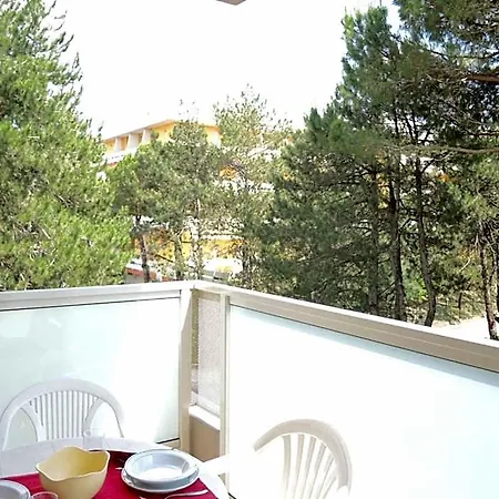 Flat 100 M From The With Sunny Balcony Hotel 3*