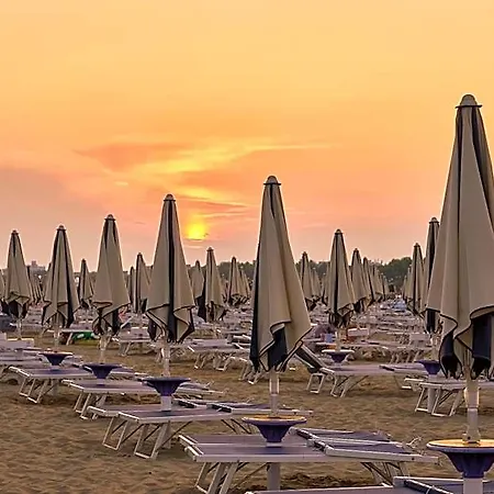 Flat 100 M From The With Sunny Balcony 3* Bibione