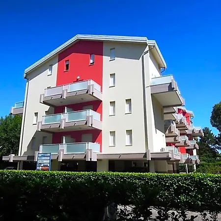 Flat 100 M From The With Sunny Balcony