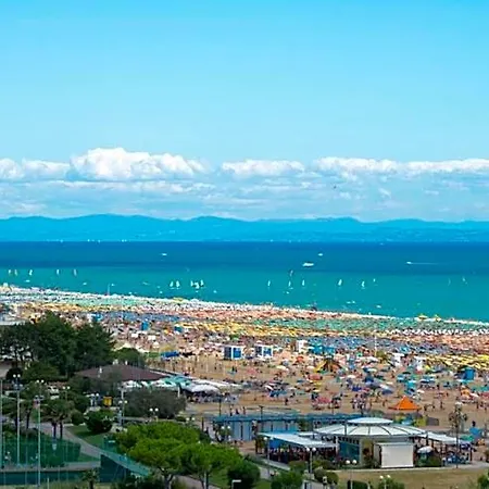 Flat 100 M From The With Sunny Balcony Hotel