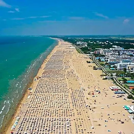 Flat 100 M From The With Sunny Balcony Hotel 3*